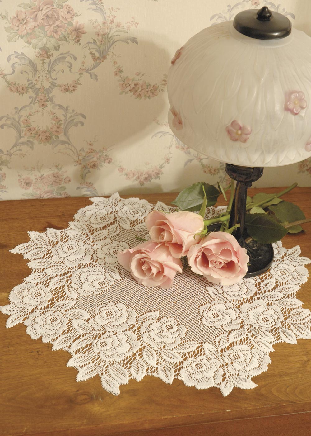 HERITAGE LACE WHITE ROSES DOILY 17 INCHES BEAUTIFUL ITEM 3086 