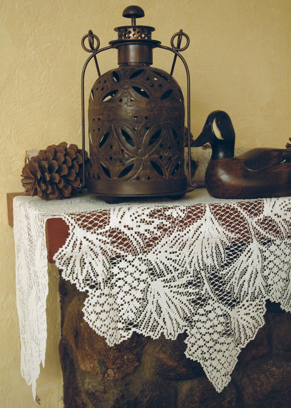 Shelf Run Made in USA! Heritage Lace WHITE WOODLAND Mantle Scarf 
